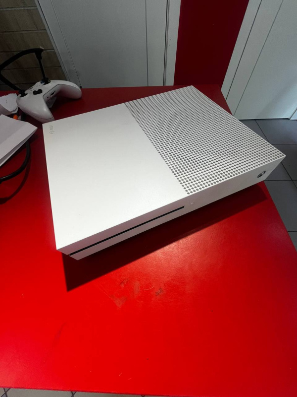 Игровая приставка Xbox One s 1 tb