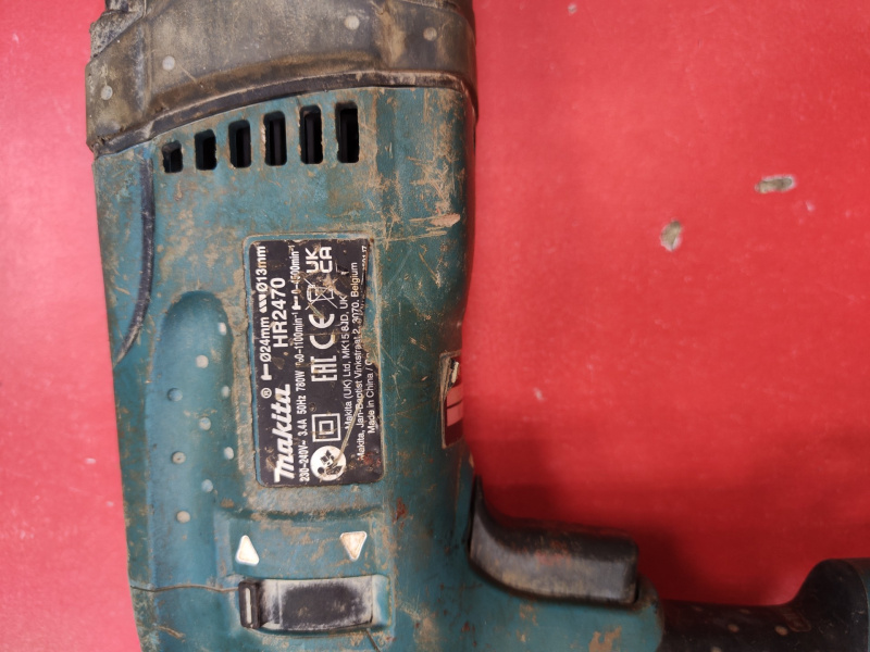 Перфоратор Makita hr2470